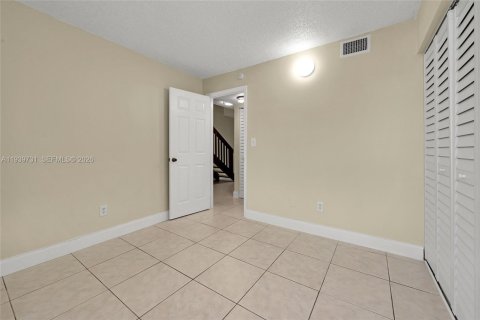 Touwnhouse à louer à Miami, Floride: 3 chambres, 147.9 m2 № 1998263 - photo 9