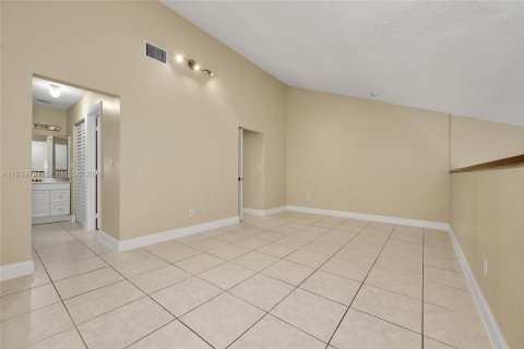 Touwnhouse à louer à Miami, Floride: 3 chambres, 147.9 m2 № 1998263 - photo 29