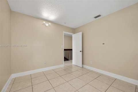 Touwnhouse à louer à Miami, Floride: 3 chambres, 147.9 m2 № 1998263 - photo 22