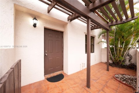 Touwnhouse à louer à Miami, Floride: 3 chambres, 147.9 m2 № 1998263 - photo 4