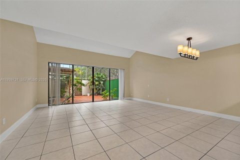 Touwnhouse à louer à Miami, Floride: 3 chambres, 147.9 m2 № 1998263 - photo 14