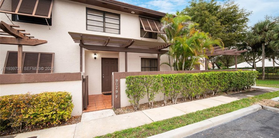 Touwnhouse à Miami, Floride 3 chambres, 147.9 m2 № 1998263