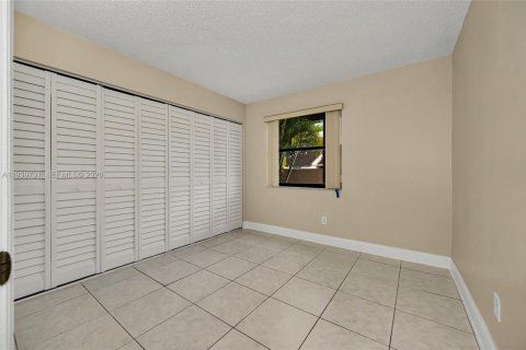Touwnhouse à louer à Miami, Floride: 3 chambres, 147.9 m2 № 1998263 - photo 8