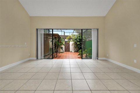 Touwnhouse à louer à Miami, Floride: 3 chambres, 147.9 m2 № 1998263 - photo 15
