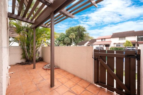 Touwnhouse à louer à Miami, Floride: 3 chambres, 147.9 m2 № 1998263 - photo 3
