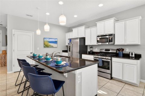 Townhouse in Davenport, Florida 5 bedrooms, 228.54 sq.m. № 2097466 - photo 12