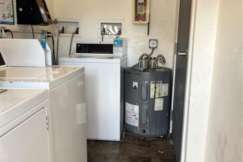 Condo in Hollywood, Florida, 1 bedroom  № 2000936 - photo 7