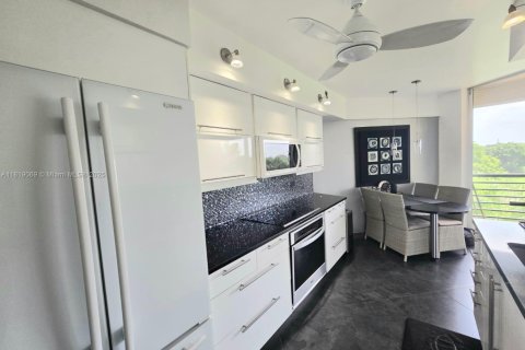 Condo in Lauderhill, Florida, 2 bedrooms  № 1776376 - photo 27