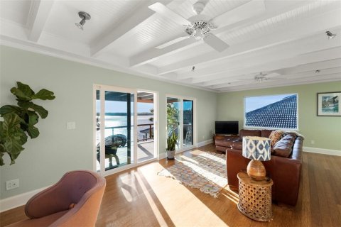 House in New Smyrna Beach, Florida 2 bedrooms, 195 sq.m. № 1719211 - photo 10