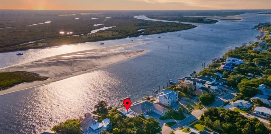 House in New Smyrna Beach, Florida 2 bedrooms, 195 sq.m. № 1719211