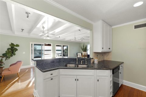 House in New Smyrna Beach, Florida 2 bedrooms, 195 sq.m. № 1719211 - photo 14