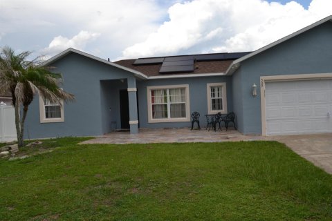 House in Kissimmee, Florida 4 bedrooms, 162.02 sq.m. № 2270605