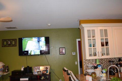 House in Kissimmee, Florida 4 bedrooms, 162.02 sq.m. № 2270605 - photo 9