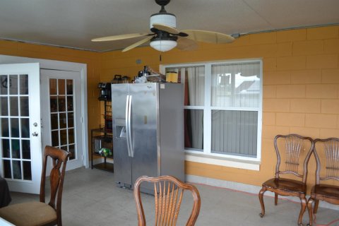 House in Kissimmee, Florida 4 bedrooms, 162.02 sq.m. № 2270605 - photo 15