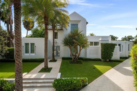 House in Winter Park, Florida 4 bedrooms, 388.42 sq.m. № 1917369 - photo 1
