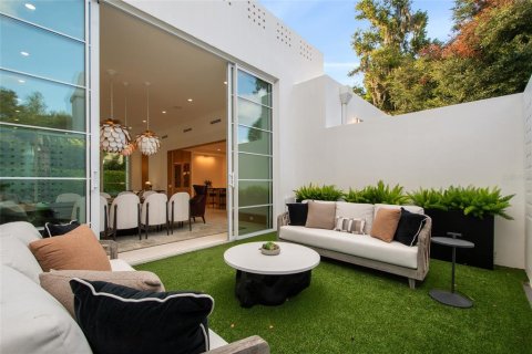 House in Winter Park, Florida 4 bedrooms, 388.42 sq.m. № 1917369 - photo 13