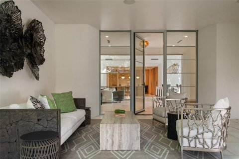 House in Winter Park, Florida 4 bedrooms, 388.42 sq.m. № 1917369 - photo 8