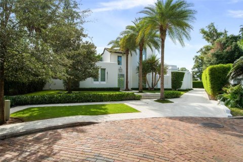 House in Winter Park, Florida 4 bedrooms, 388.42 sq.m. № 1917369 - photo 2
