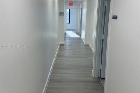Propiedad comercial en venta en North Miami, Florida № 1862887 - foto 14