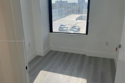 Propiedad comercial en venta en North Miami, Florida № 1862887 - foto 2