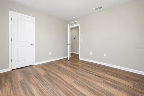 House in Winter Haven, Florida 4 bedrooms, 176.51 sq.m. № 2425962 - photo 22