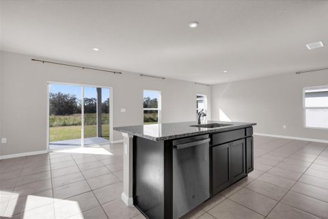 House in Winter Haven, Florida 4 bedrooms, 176.51 sq.m. № 2425962 - photo 11