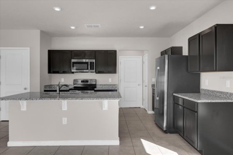 House in Winter Haven, Florida 4 bedrooms, 176.51 sq.m. № 2425962 - photo 7