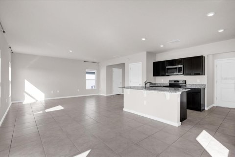House in Winter Haven, Florida 4 bedrooms, 176.51 sq.m. № 2425962 - photo 12