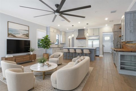 House in Saint Petersburg, Florida 5 bedrooms, 348.01 sq.m. № 2393764 - photo 3