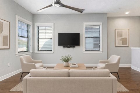 House in Saint Petersburg, Florida 5 bedrooms, 348.01 sq.m. № 2393764 - photo 18