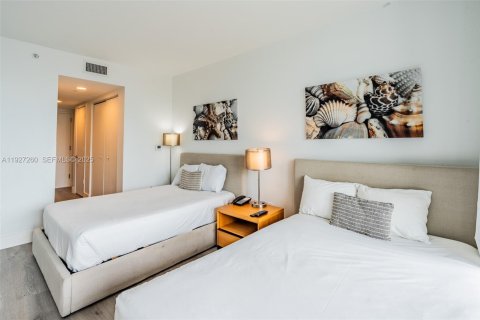 Condo in Hallandale Beach, Florida, 2 bedrooms  № 1985860 - photo 20