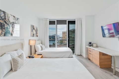 Condo in Hallandale Beach, Florida, 2 bedrooms  № 1985860 - photo 21