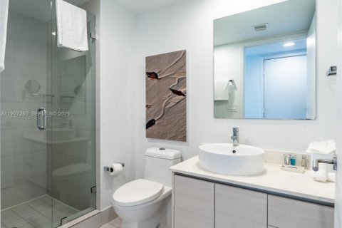 Condo in Hallandale Beach, Florida, 2 bedrooms  № 1985860 - photo 22