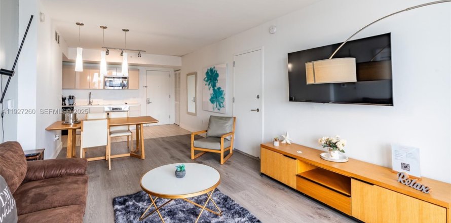 Condo in Hallandale Beach, Florida, 2 bedrooms  № 1985860