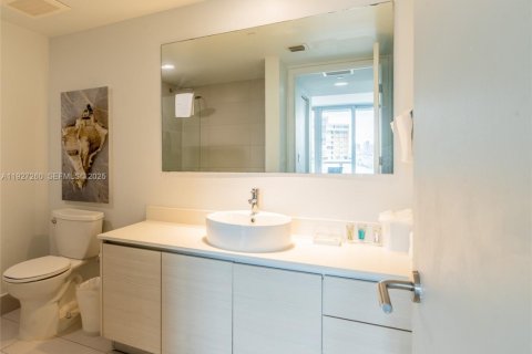 Condo in Hallandale Beach, Florida, 2 bedrooms  № 1985860 - photo 9