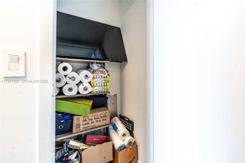 Condo in Hallandale Beach, Florida, 2 bedrooms  № 1985860 - photo 23