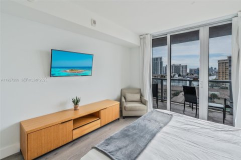 Condo in Hallandale Beach, Florida, 2 bedrooms  № 1985860 - photo 14