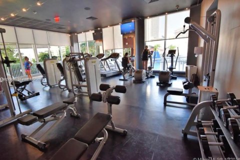 Condo in Hallandale Beach, Florida, 2 bedrooms  № 1985860 - photo 27