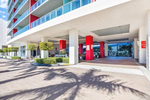 Condo in Hallandale Beach, Florida, 2 bedrooms  № 1985860 - photo 24