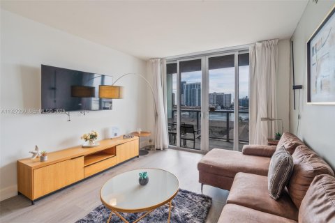 Condo in Hallandale Beach, Florida, 2 bedrooms  № 1985860 - photo 5