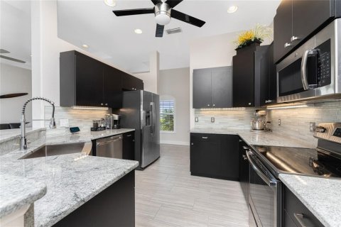 House in Port Charlotte, Florida 3 bedrooms, 149.57 sq.m. № 1566610 - photo 8