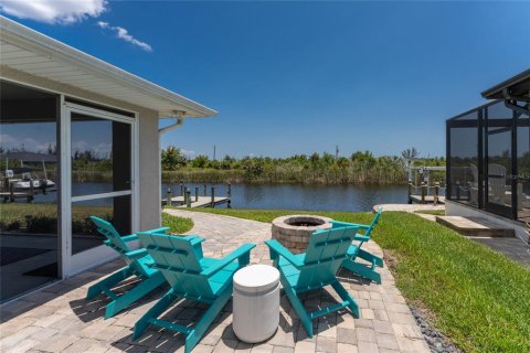 House in Port Charlotte, Florida 3 bedrooms, 149.57 sq.m. № 1566610 - photo 5