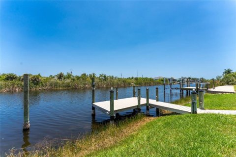 House in Port Charlotte, Florida 3 bedrooms, 149.57 sq.m. № 1566610 - photo 24