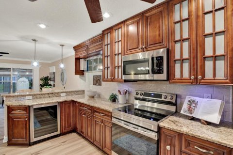 Condo in Tampa, Florida, 2 bedrooms № 2408434 - photo 6