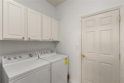 House in DeLand, Florida 2 bedrooms, 143.72 sq.m. № 2200774 - photo 5