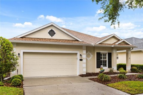 House in DeLand, Florida 2 bedrooms, 143.72 sq.m. № 2200774 - photo 2