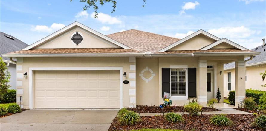 House in DeLand, Florida 2 bedrooms, 143.72 sq.m. № 2200774