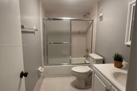 Copropriété à louer à Hialeah Gardens, Floride: 2 chambres, 89.19 m2 № 1930515 - photo 28