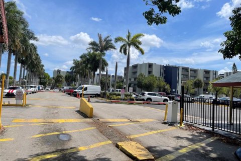 Copropriété à louer à Hialeah Gardens, Floride: 2 chambres, 89.19 m2 № 1930515 - photo 3