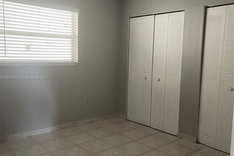 Copropriété à louer à Hialeah Gardens, Floride: 2 chambres, 89.19 m2 № 1930515 - photo 25